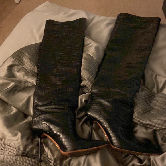 COPY - COPY - Aquazzura black crocodile leather over the knee boots size 11 - Picture 3 of 4